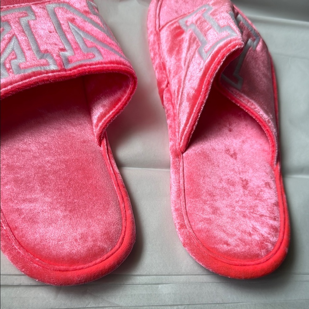 PINK Victoria's Secret Pink Slippers. Worn Once. Vintage & HTF. Medium - Picture 9 of 10